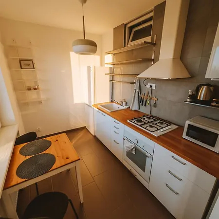 V Meste Apartman Pöstyén