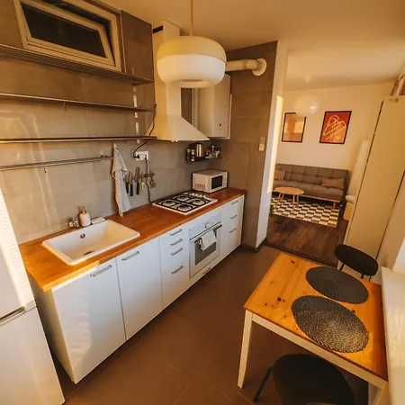 V Meste Apartman Pöstyén