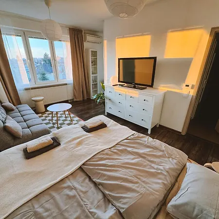 V Meste Apartman