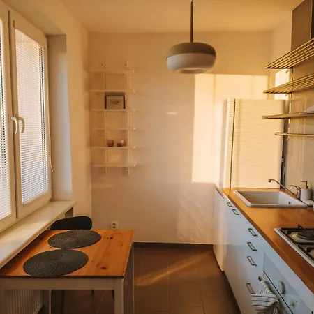 V Meste Apartman Pöstyén