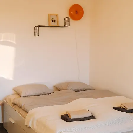 V Meste Apartman Pöstyén